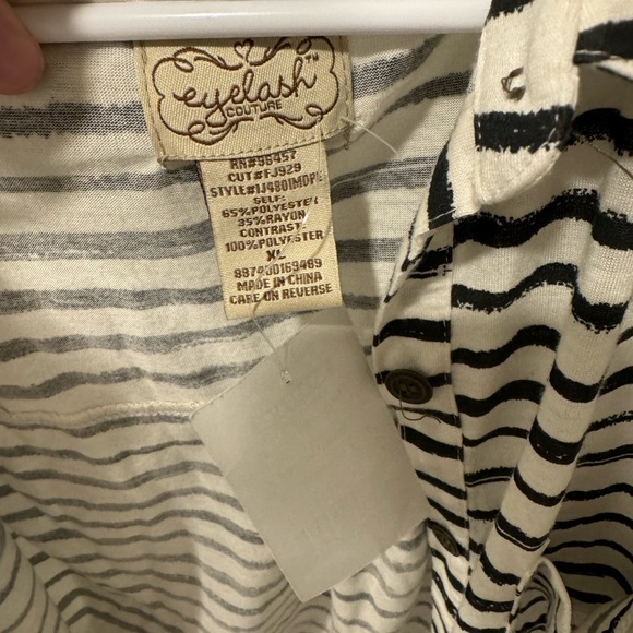 Black & White Striped Button Down Shirt XL - Picture 3 of 3